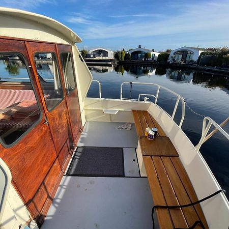 Suesses Motorboot - Bremen Ueberseestadt Ngoại thất bức ảnh