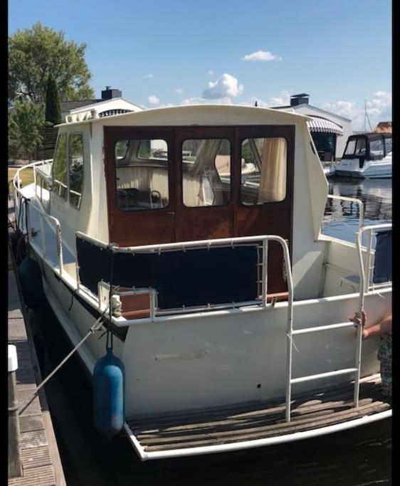 Suesses Motorboot - Bremen Ueberseestadt Ngoại thất bức ảnh