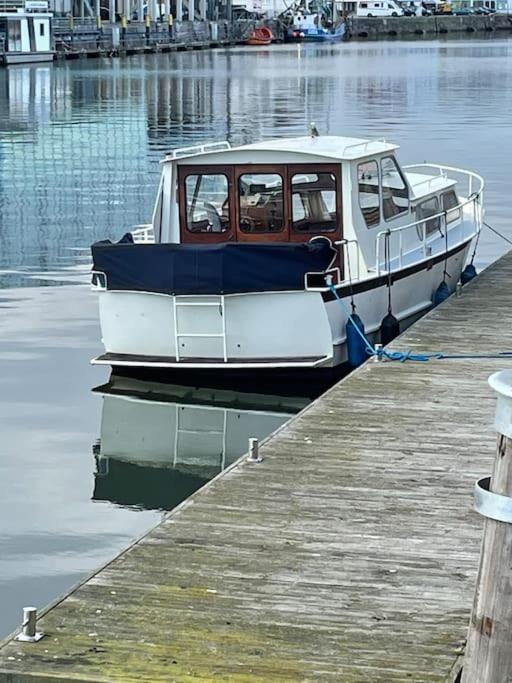Suesses Motorboot - Bremen Ueberseestadt Ngoại thất bức ảnh