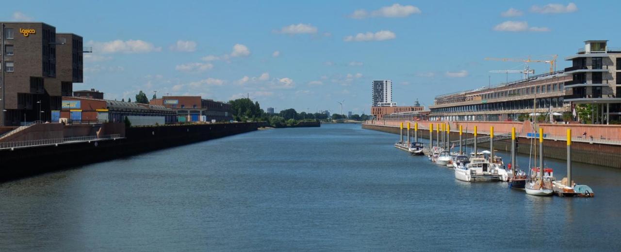 Suesses Motorboot - Bremen Ueberseestadt Ngoại thất bức ảnh