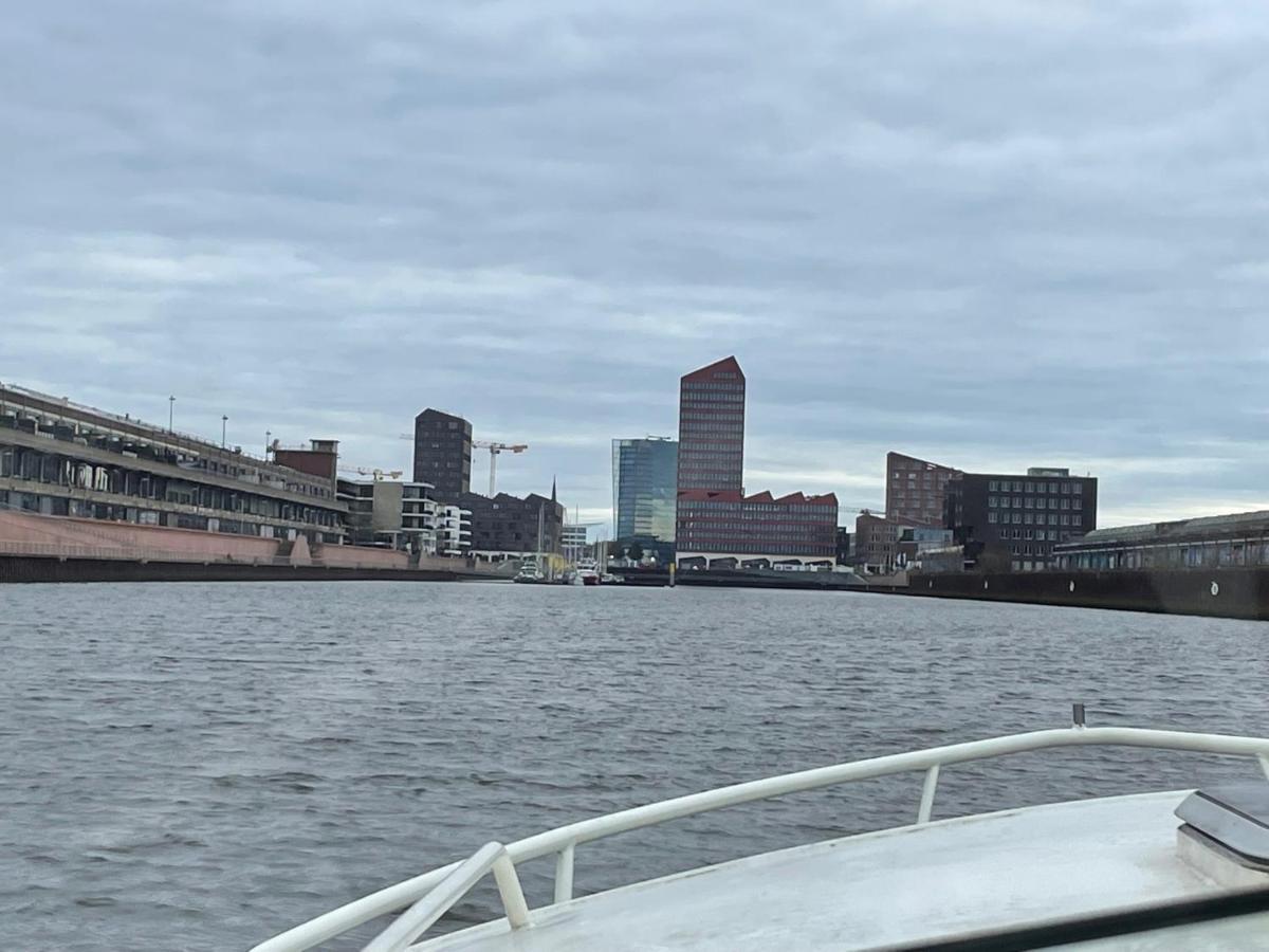 Suesses Motorboot - Bremen Ueberseestadt Ngoại thất bức ảnh