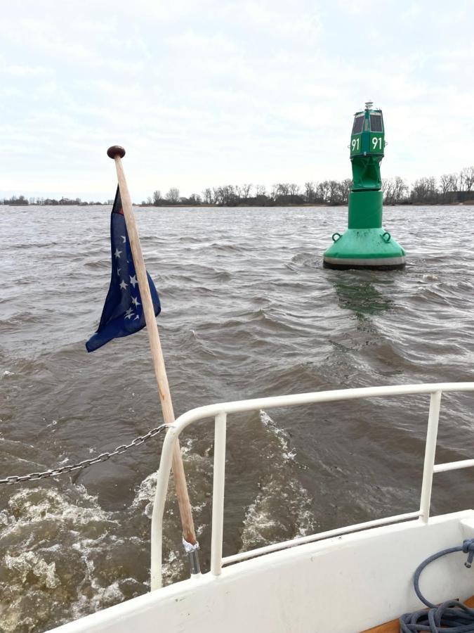 Suesses Motorboot - Bremen Ueberseestadt Ngoại thất bức ảnh