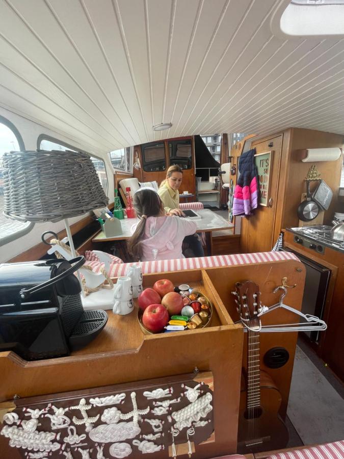 Suesses Motorboot - Bremen Ueberseestadt Ngoại thất bức ảnh