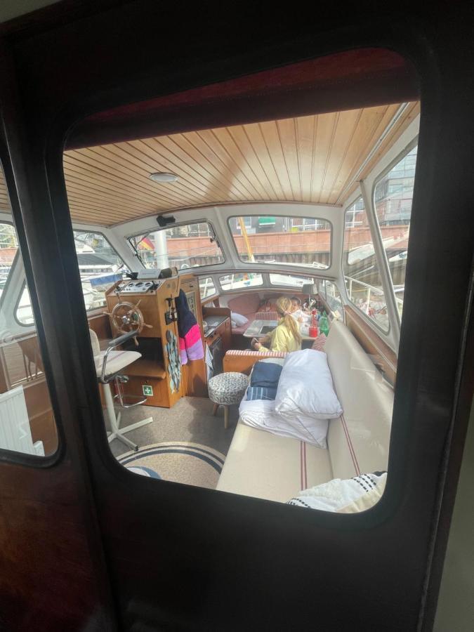 Suesses Motorboot - Bremen Ueberseestadt Ngoại thất bức ảnh