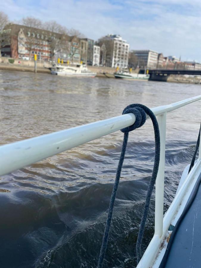 Suesses Motorboot - Bremen Ueberseestadt Ngoại thất bức ảnh