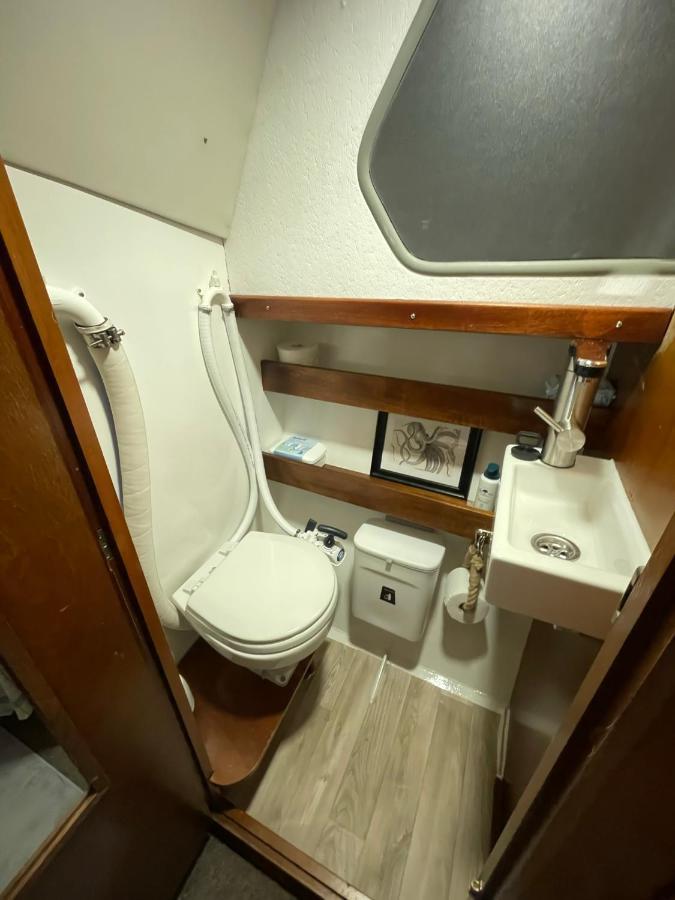 Suesses Motorboot - Bremen Ueberseestadt Ngoại thất bức ảnh