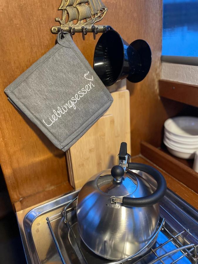 Suesses Motorboot - Bremen Ueberseestadt Ngoại thất bức ảnh