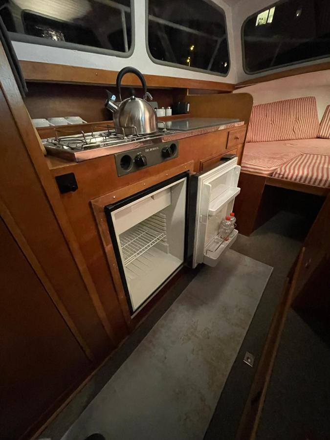 Suesses Motorboot - Bremen Ueberseestadt Ngoại thất bức ảnh